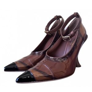 Brand New Burberry Pointed Toe Evan 105 Vinyl Effect Pumps